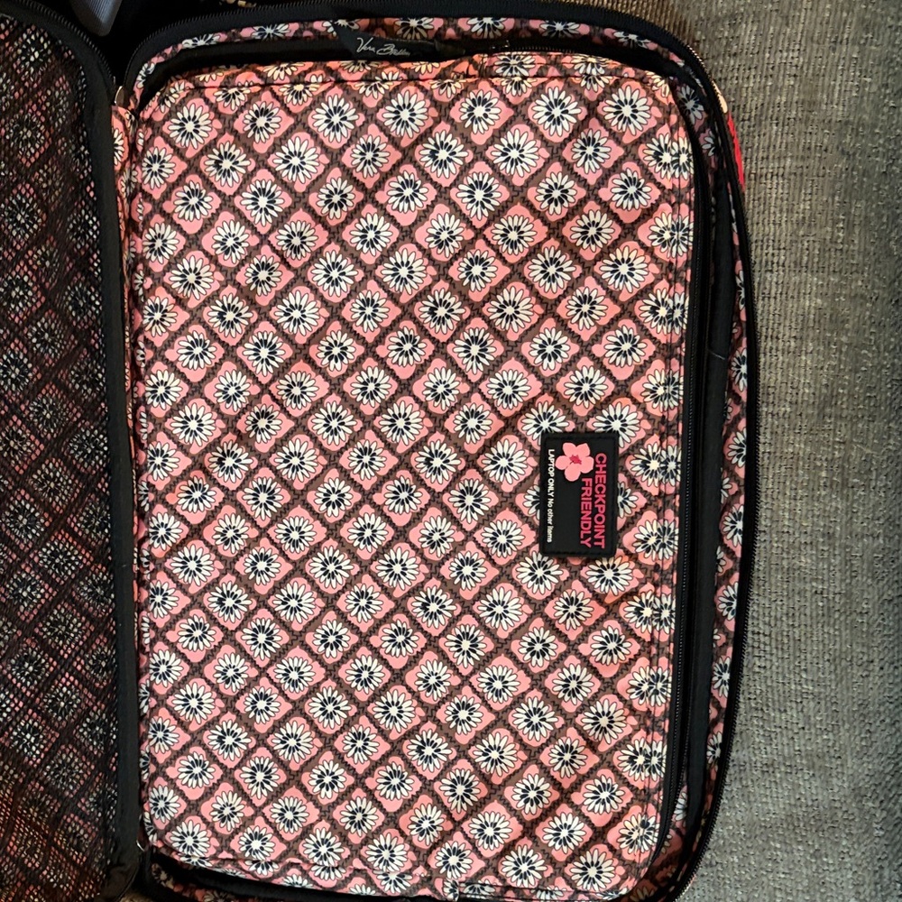 Vera Bradley Weekender Bag -Retired Mocha Rouge Pattern - Picture 2 of 8